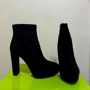 Gianni Bini Black suede Heeled Platform  Anckle Boots